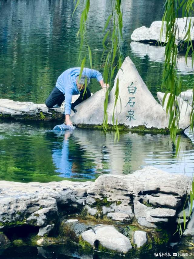 济南黑虎泉畔，夏日清凉感十足