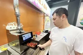 你点的外卖可能不是出自大厨，一企业半年卖出上千台炒菜机器人图片