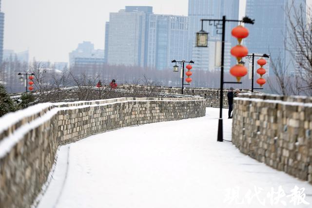 南京雪后，一不小心拍到了“地理课本封面”