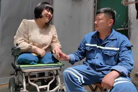 这对残疾夫妻：搀扶相守16载，用真爱滴灌“幸福花”图片