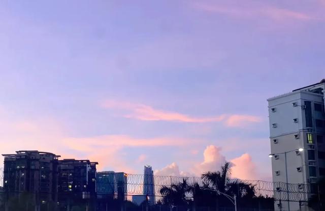 八月的尾声，深圳霞光倾城