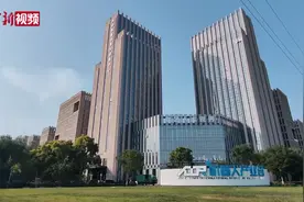 早AI大众｜中央气象台发布“台风+暴雨”双预警；印度坠机事故仅1人幸存图片