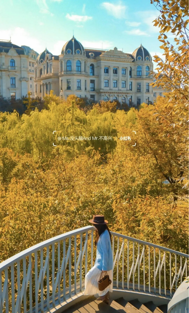 网红纷纷奔赴这！上海这座通往 “欧洲城堡” 的绝美旋梯火了！