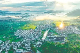 绩溪：乡村晨曦图片