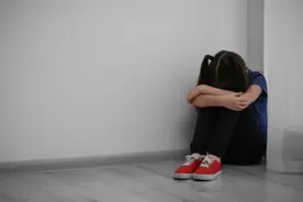 接连有孩子因“棍棒教育”离世！媒体发声：拒绝暴力管教应成家庭教育底线图片