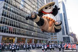 美国纽约举行感恩节大游行，全新亮相巨型气球人气高图片