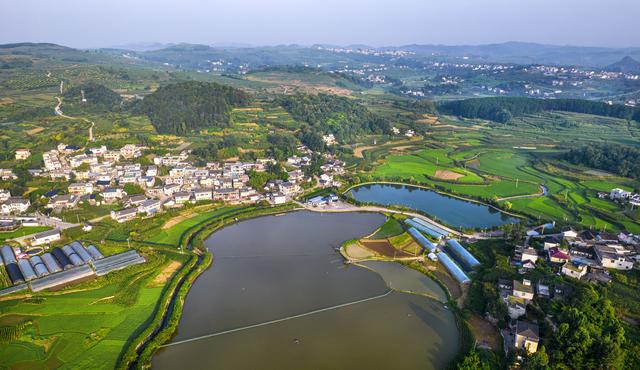 天眼影像｜黔西：夏日乡村景色美