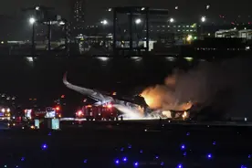 日本机场发生险情 起飞客机紧急刹车图片