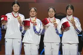 中国女重时隔六年再夺世界大赛团体冠军图片