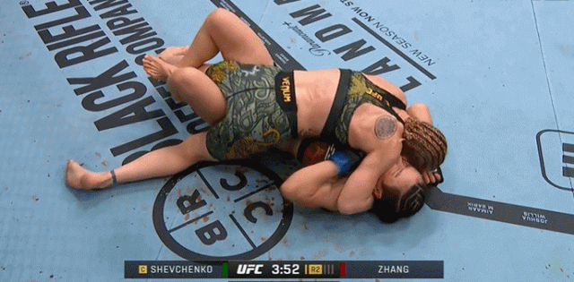 拼尽全力！张伟丽升重判定不敌舍甫琴科，无缘夺UFC蝇量级冠军