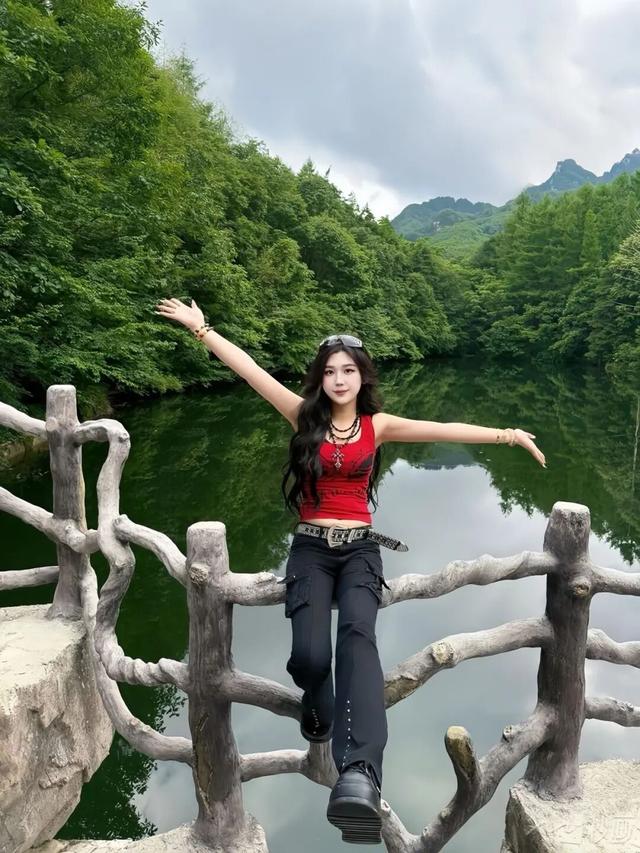 云端有座彩虹桥！嵩县白云山这条 “多巴胺天桥”，谁走谁心动！