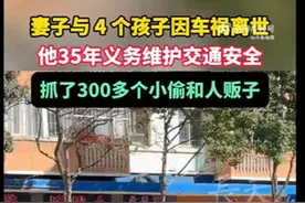 妻儿车祸去世后，老人义务指挥交通35年，愿给他人撑伞的人也能望见晴天图片