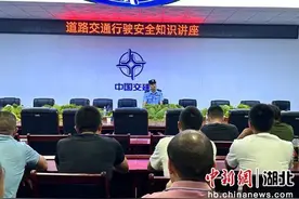 利川公安：织好“三张网” 护航利咸高速建设图片
