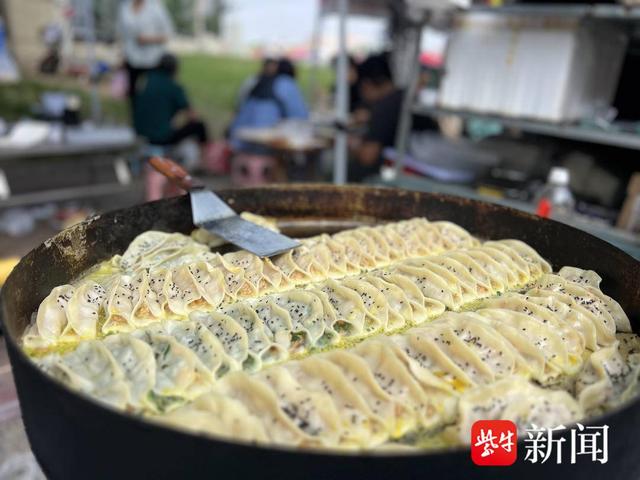 南京市民自驾1小时到滁州“赶集”沿街逛吃
