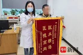 患者左眼失明多年，右眼又白内障、视网膜脱离 这位医生妙手回春，让患者重见光明图片