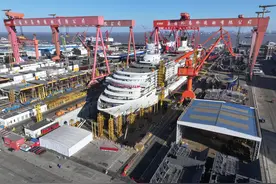 国产大邮轮爱达花城号完成全船结构贯通，明年底交付图片