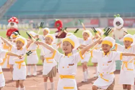 化身“小厨神”“新农人”！南京小学运动会上，学生创意方阵展现劳动之美图片