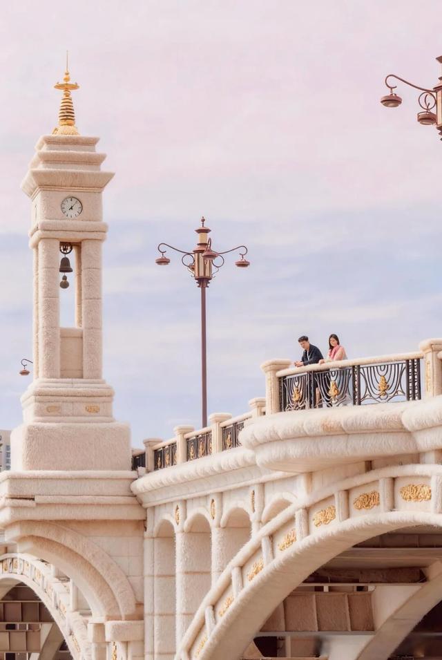 萌化了！大理全城“穿”毛衣~