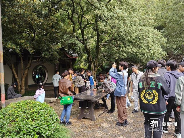 好不容易盼来桂香和天晴，杭州人根本坐不住，“秋日顶流”满觉陇人气火爆