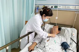 男子血压不高竟成中风高危人群，医生：双手血压不对称要警惕图片