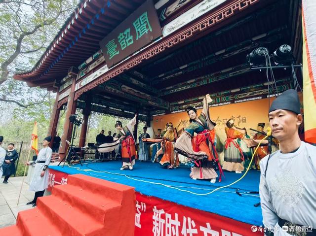 来济南千佛山，热热闹闹赶庙会