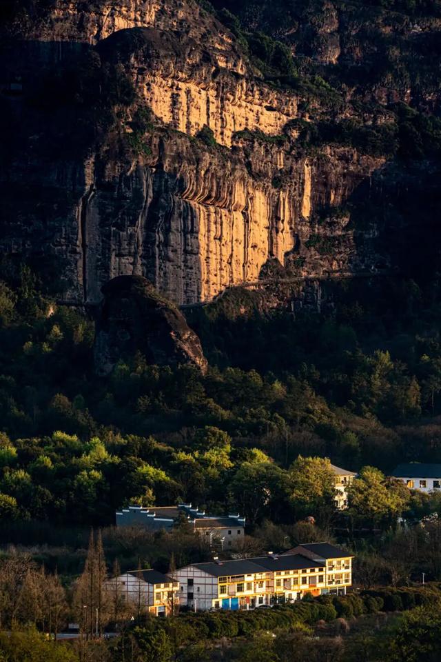 央视《大美中国》爆火23秒！这座“仙人秘境”藏不住了，赶紧安排！