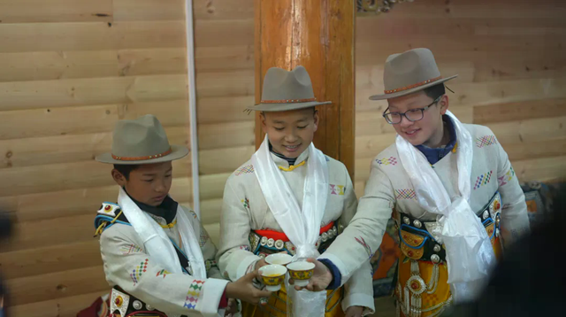 丽江泸沽湖景区：泛舟碧波览山水画卷 沉浸非遗话浓郁年味