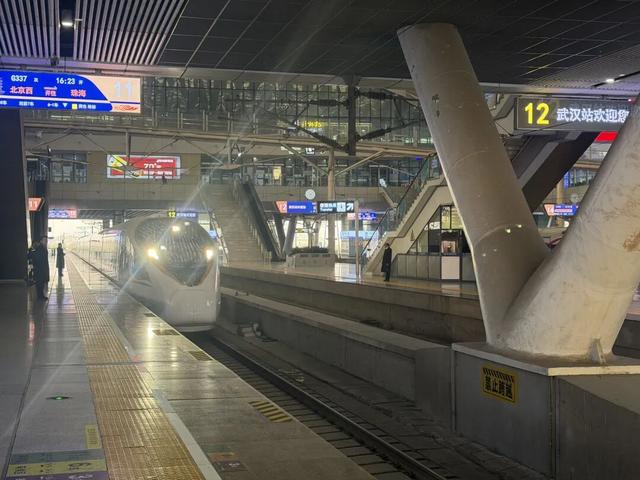 女童昏迷两天搭乘列车紧急送医