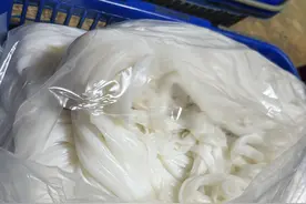 吃货们注意：夏日嗦粉，警惕米酵菌酸中毒！图片