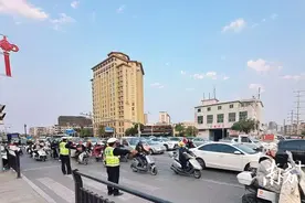 澄海交警精准施策保畅通，“身边的守护”获游客群众好评图片