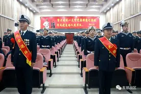 敬礼！两名一级军士长光荣退休图片