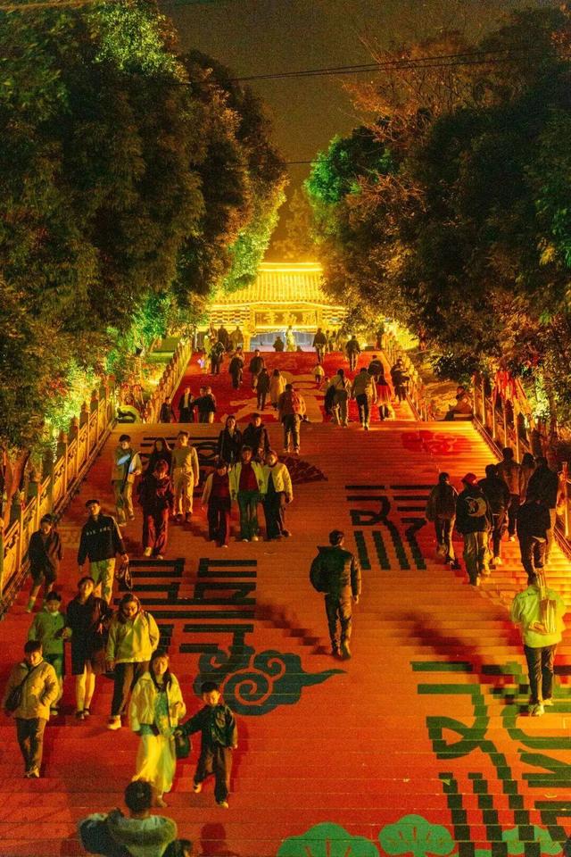 弥勒，人气爆棚！