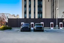 特斯拉充电体验范围再升级！其他品牌新能源车辆可通过特斯拉小程序在800多座特斯拉充电站补能图片