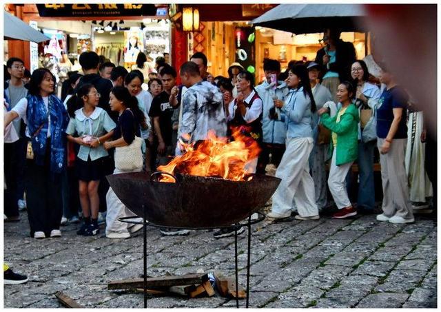七彩云南之十三：夜走丽江古城 心中五味杂陈