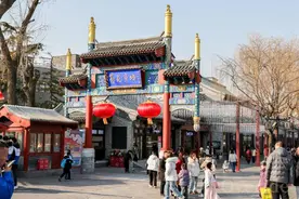 Overide全国首家城市快闪店亮相荷花市场，就近服务什刹海冰场游客图片