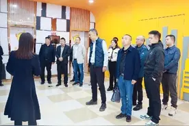 雷波县党政部门一行到宜宾市电子商务产业园考察调研图片
