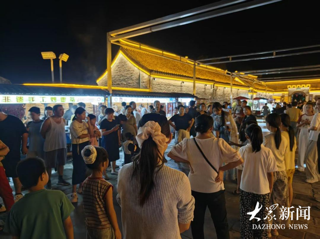 历史文化景区玩起NPC，夜游经济带火一座城