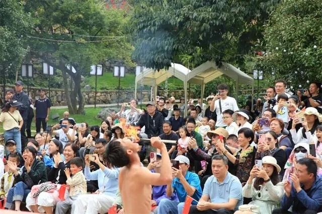 国庆假期过半，红河各地人从众！