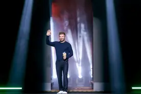 贝克汉姆现身FC品类游戏嘉年华 亲自揭晓定制球星卡图片