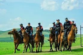 新闻有观点丨本周人物：草原骑警队，他们都是“海东青”图片