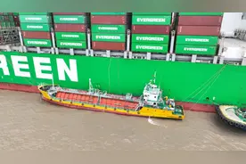 全球首创！中国实现集装箱船舶碳捕集“船对船”接卸闭环，航运减排迎重大突破图片