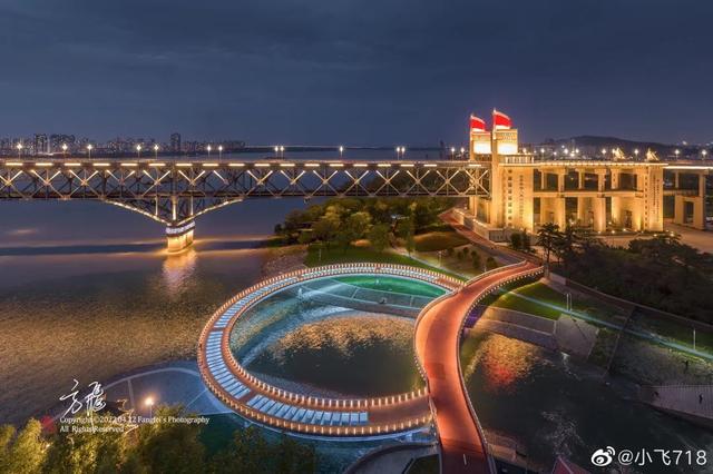 白天是南京，夜晚是金陵