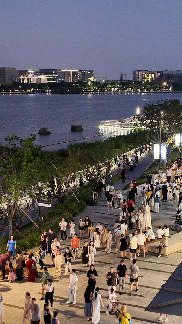 开业不到一年，西岸梦中心缘何成为上海“水岸+夏日夜经济”扛把子