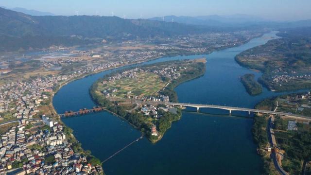 天蓝水也蓝，冬日暖阳下的融江美景不容辜负！