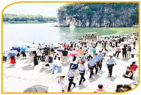 不一样的国庆，一样的坚守  ——记录象山景区里的“藏蓝身影”
