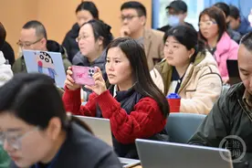 AI培训进社区图片