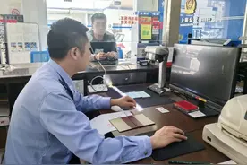 新生儿报户口遇难题？看Ta们如何解决这一“甜蜜烦恼”→图片