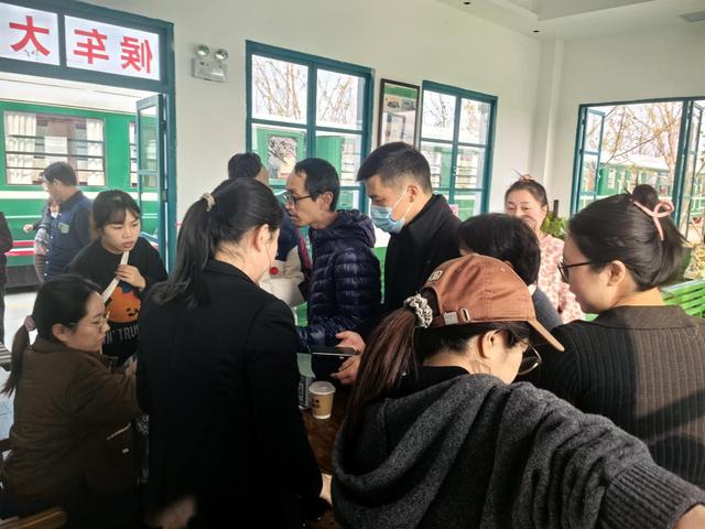 复古绿皮小火车成了遛娃神器！杭州这处新公园“娃山娃海”