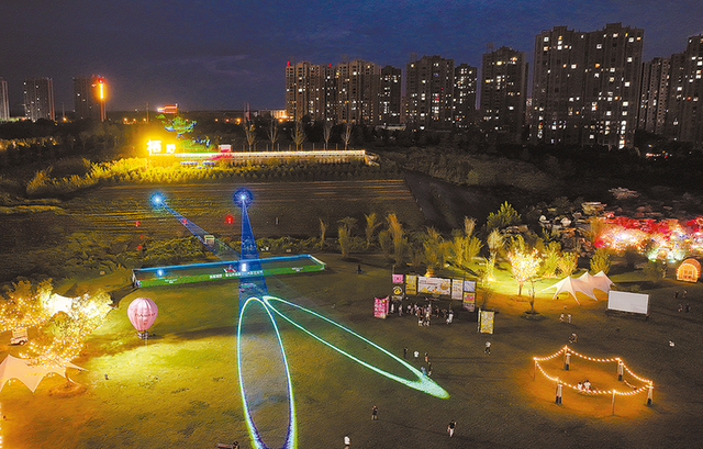 点亮城市夏夜 燃动“烟火经济”