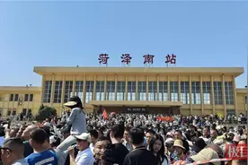 “菏泽树哥”郭有才的流量奇迹：我所有的故事都在《诺言》里图片